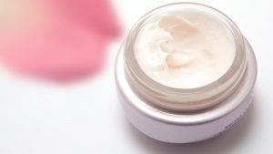 Kas slypi kosmetikos sudėtyje kenksmingų ingredientų sąrašas