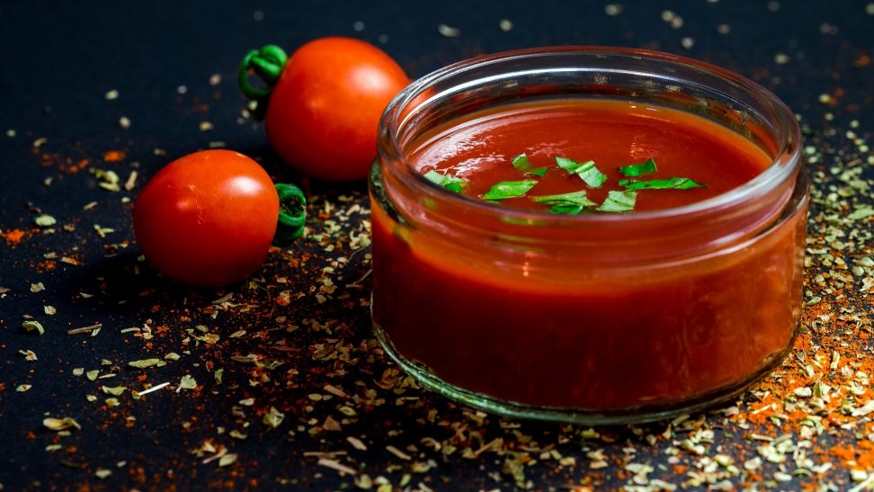Naminis pomidorų padažas. Tradicinio, saldžiarūgščio ir aštraus pomidorų padažo receptai!